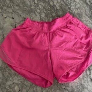 Lululemon Hotty Hot Low-Rise Lined Short 2.5" Size 4 Hot Pink